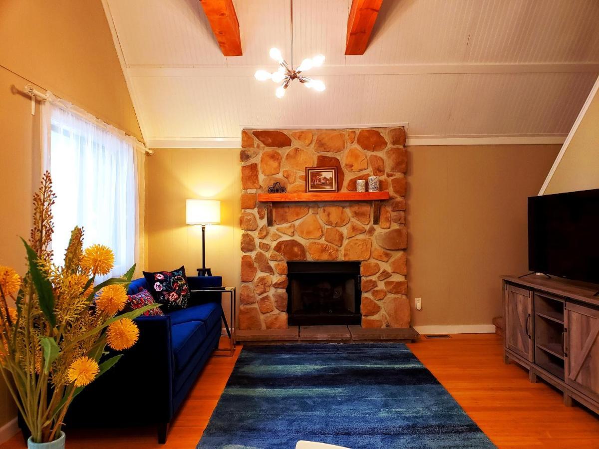Holiday home 1400sf Self Checkin Modern Ac Grill Firepit Thornhurst