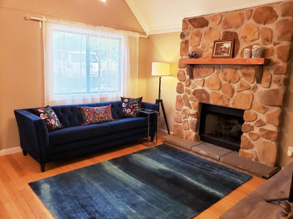 Holiday home 1400sf Self Checkin Modern Ac Grill Firepit Thornhurst